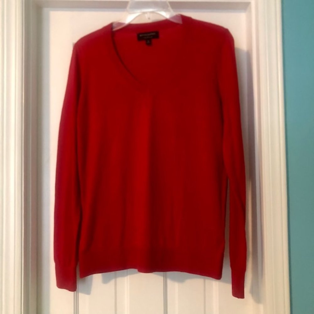 Banana Republic Factory Forever Sweater. Size M, Tomato red, v-neck